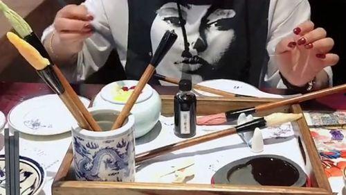网红麻将吃瓜,吃瓜群众围观牌桌上的明星较量